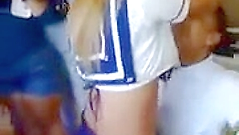 putita bailando rico