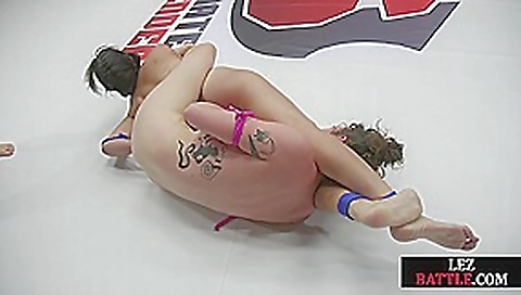 Lesbian Asian wrestler facesits during wrestling round