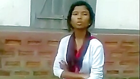 Desi Indian Girl Blowjob Her BF Outdoor Desi Indian Girl Blowjob Her BF Outdoor